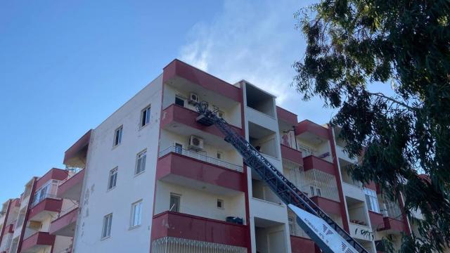 Mersinde bir evde çıkan yangın hasara neden oldu
