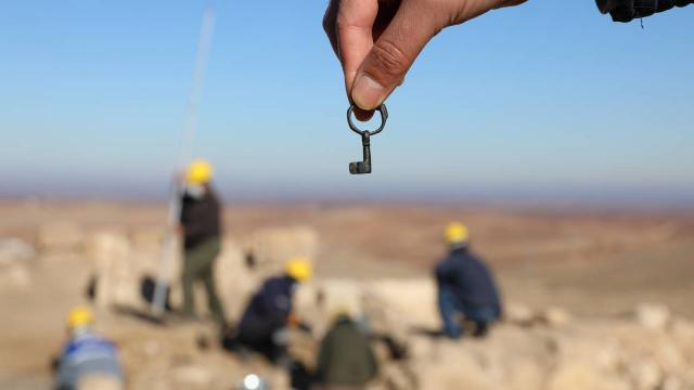 Zerzevan Kalesinde anahtarlı yüzük ve flüt bulundu
