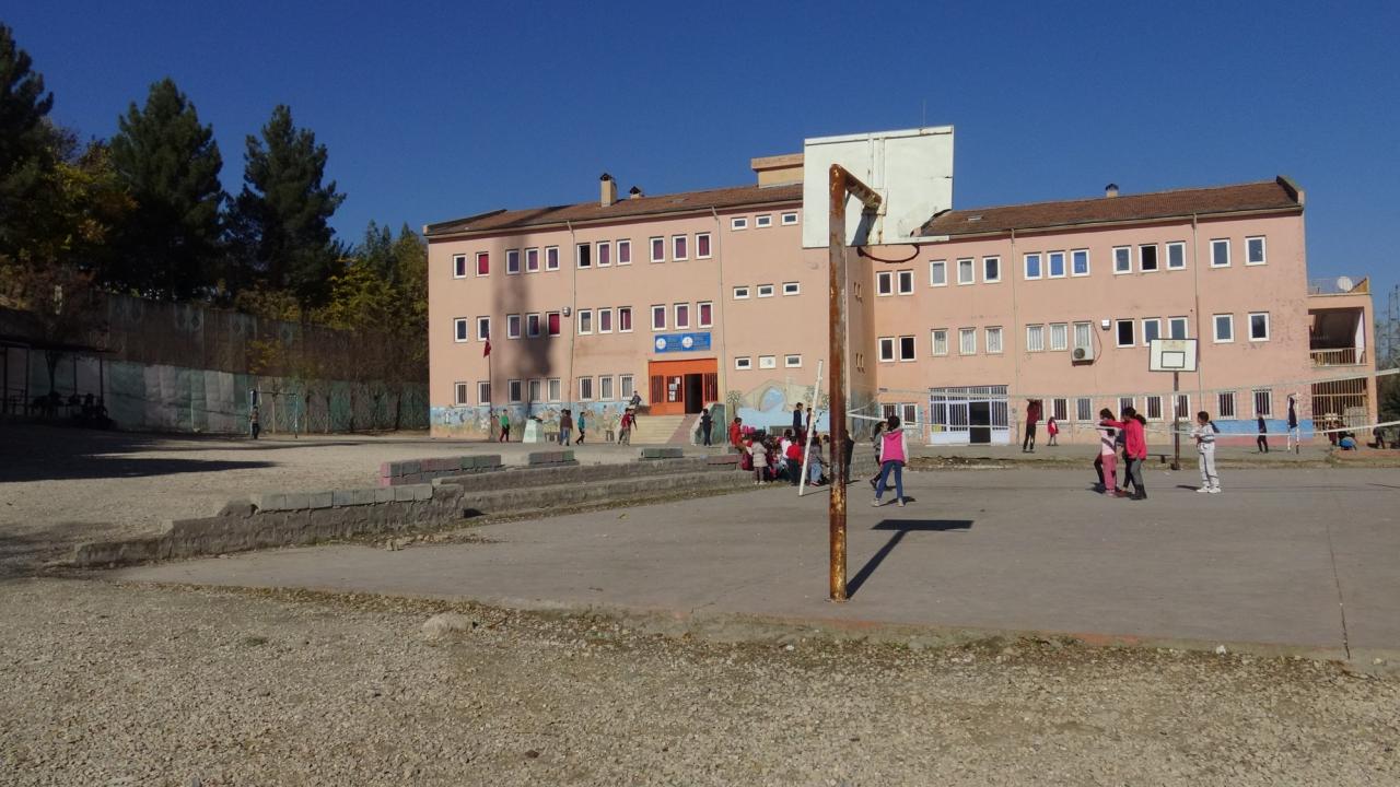 "Her gün bu kayıkla okula gidip geliyorlar"