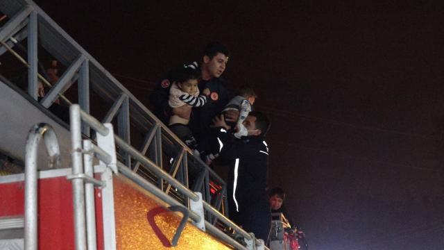 Antalyada yangın: 6 çocuğu itfaiye ekipleri kurtardı