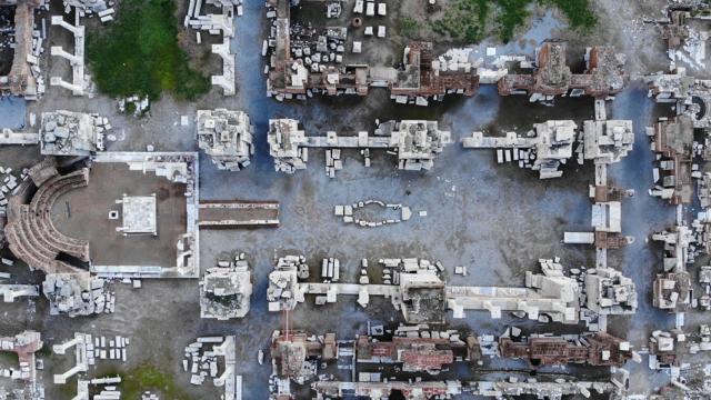 Ayasuluk kazılarında Roma kalıntılarına ulaşıldı