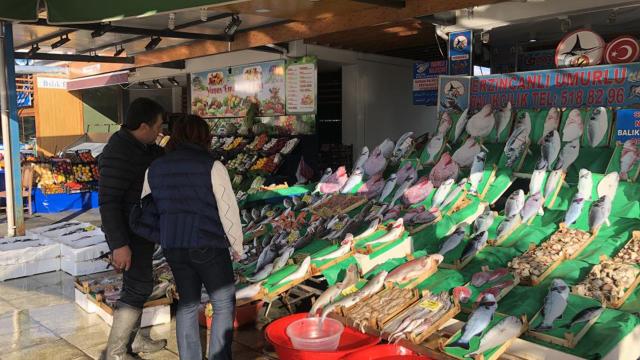 Lodos balık tezgahlarını vurdu, fiyatlar yükseldi