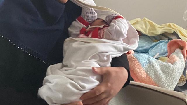 Bebeğini karınca zehiri ile öldürmeye çalıştı