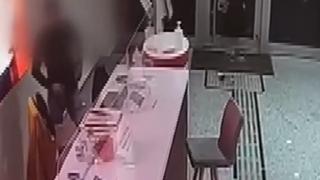 Bankaya girdi, 4 tablet bilgisayar çaldı