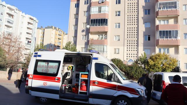 Eşini öldürdü, intihara kalkıştı
