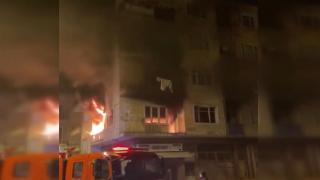 Yangın çıkan binada mahsur kalan 8 kişi tahliye edildi
