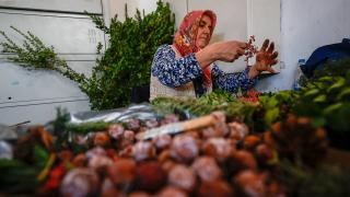 Burdur ve Antalyalı kadınlar Avrupa'ya Noel çelengi üretiyor