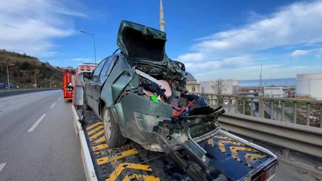 Viyadükte yakıtı biten otomobile tanker çarptı: 1 ölü, 3 yaralı