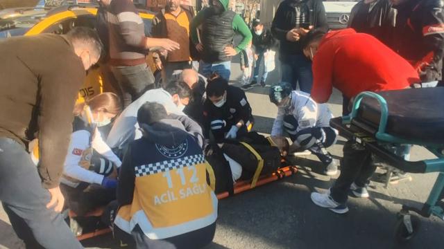 Taksi kırmızıda geçti, motosiklet ters yöne girdi