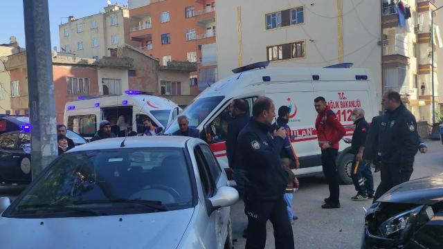 Siirtte iki otomobilin çarpışması sonucu 4 kişi yaralandı