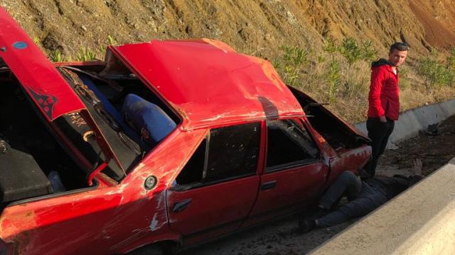 Fethiyede devrilen otomobilin sürücüsü yaralandı