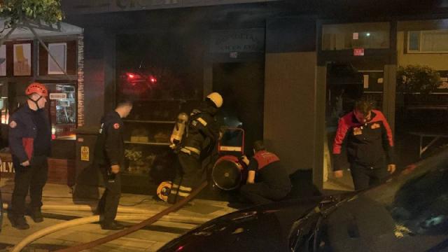 Düzcede çıkan yangında iş yeri kullanılamaz hale geldi