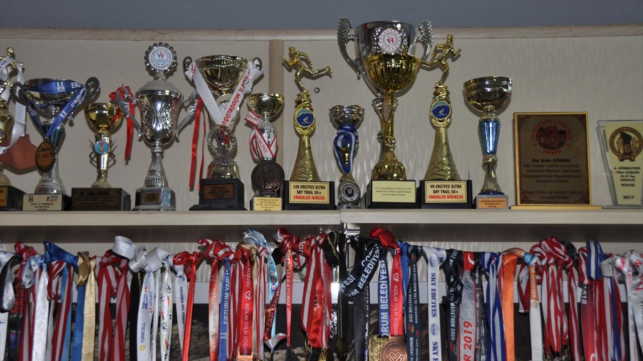 Madalyalara yenilerini eklemek için koşmaya devam ediyor