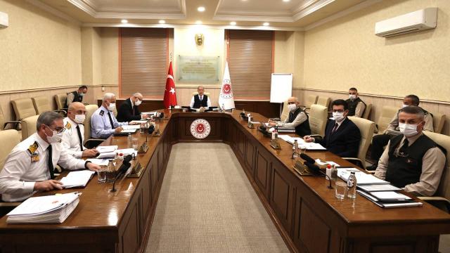 Bakan Akardan birlik komutanları ile video konferans toplantısı