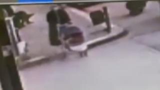 Anne ve bebeği son anda kurtuldu