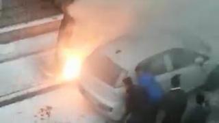 Yer altı kabloları alev aldı, park halindeki araç yandı