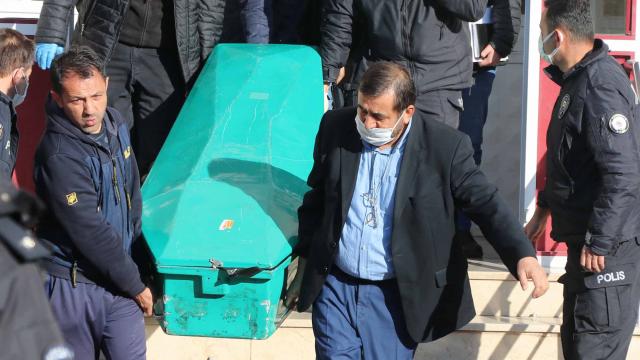 Önce boşanma sürecindeki eşini sonra kendini öldürdü