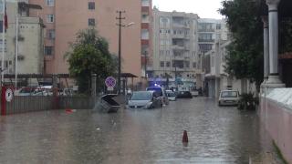 Mersin'de sağanak: Ev ve iş yerleri su altında kaldı
