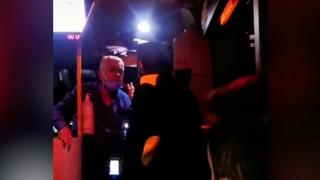 Araçtan indirilmeye çalışılan yolcu: Lütfen şoförü işe geri alsınlar