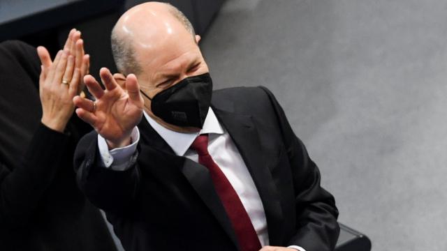 Almanyada Başbakan seçilen Olaf Scholz göreve başladı