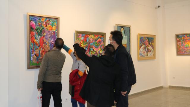Diyarbakırda 5 kız kardeş resim sergisi açtı