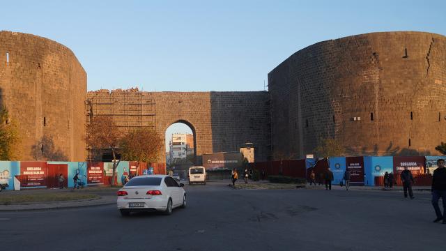 Diyarbakırda tarihi Urfakapı araç trafiğine açıldı