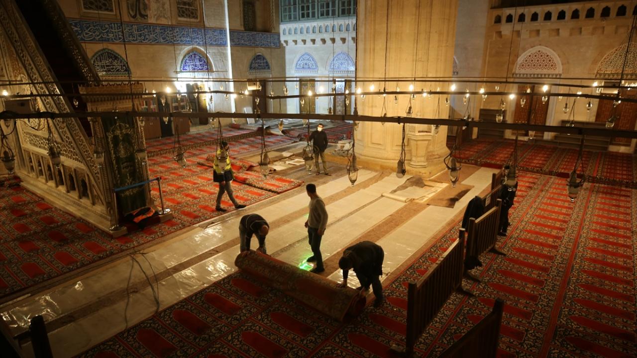 Meydan düzenleme çalışmaları devam ediyor