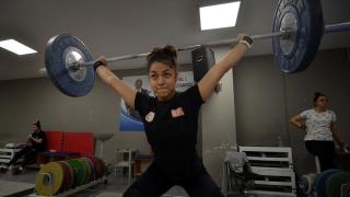 Yüzmeye giderken halter salonundan şampiyon çıktı