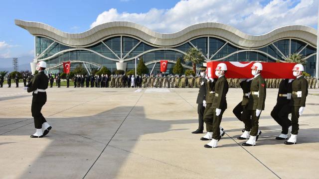 Şehit Emre Ceylanın cenazesi memleketine uğurlandı