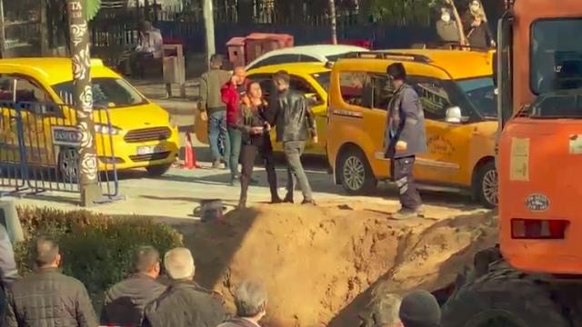 Sokak ortasında tartıştığı kadının boğazını sıktı