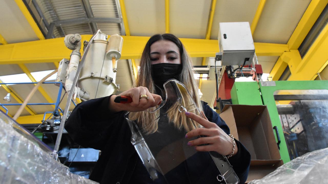 İstanbul`daki üretim alanlarının ihracat yapan ülke sayısındaki artışla birlikte kendilerine yetmediğini anlatan Akar, sözlerini şöyle sürdürdü: