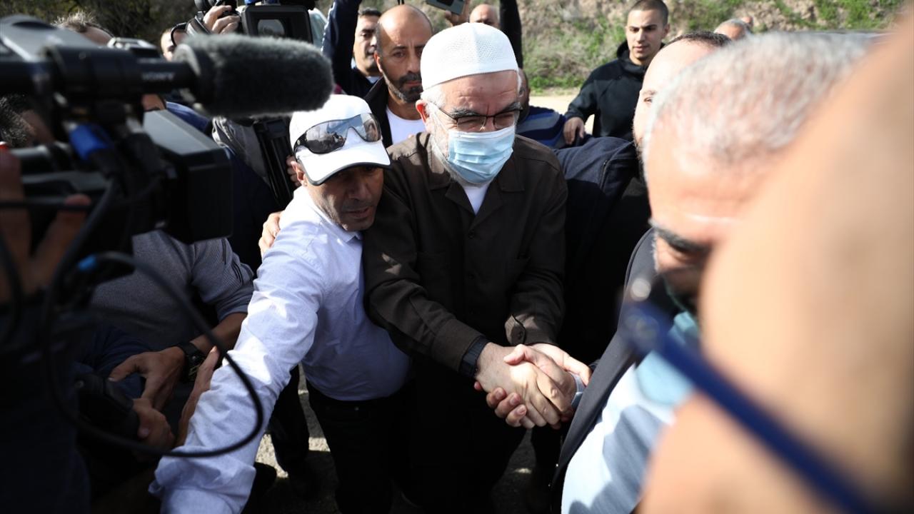 Tek kişilik hücrede tutuluyordu