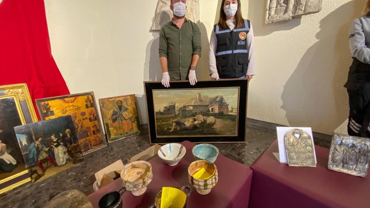 İzmir Arkeoloji Müzesi Müdürü Keser: "Neolitik döneme ait eserler"