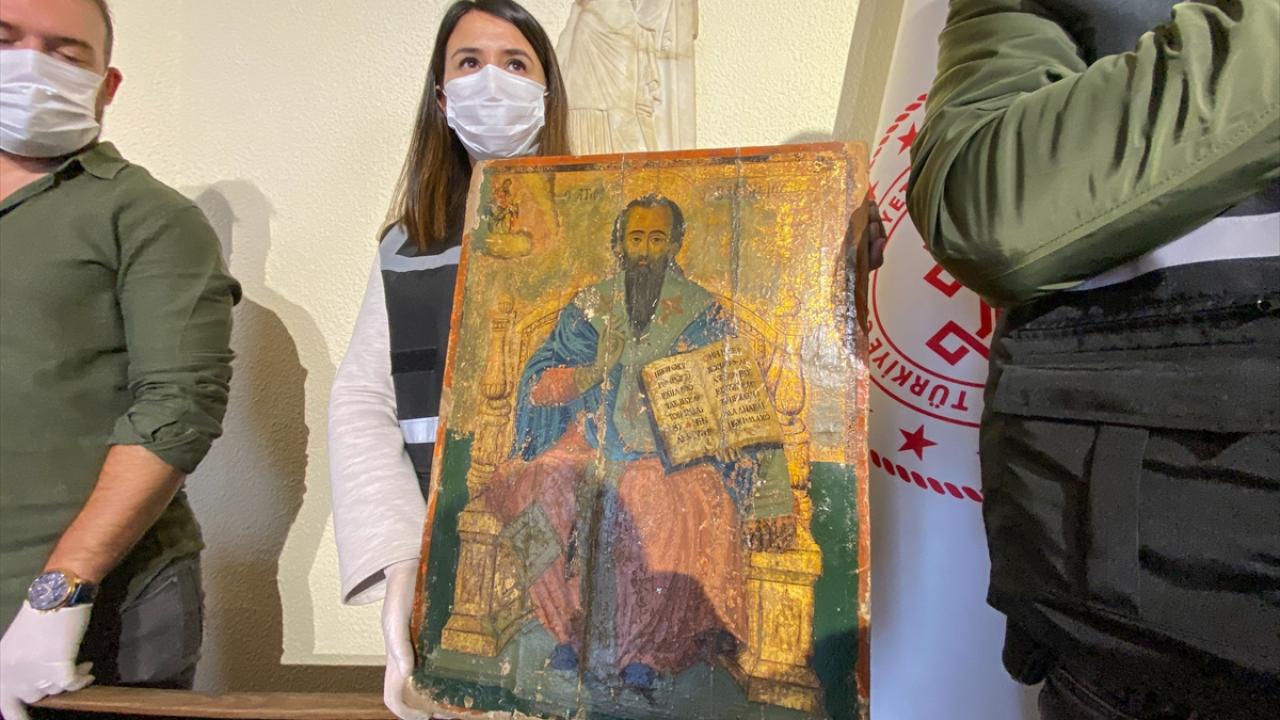 Eserler arasında hem Anadolu coğrafyasından hem de dünyanın farklı bölgelerinden materyallerin yer aldığını kaydeden Keser, 