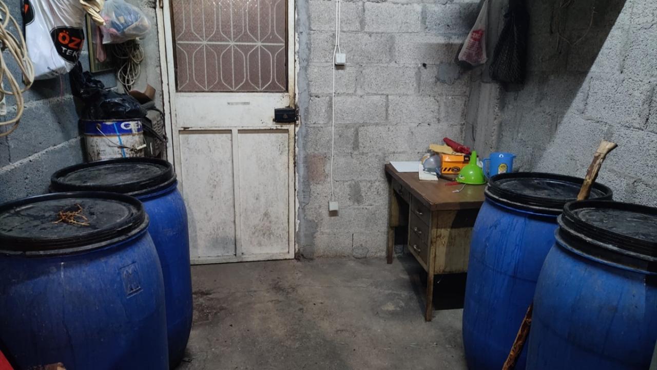 Adana'da 10 tona yakın sahte içki ele geçirildi
