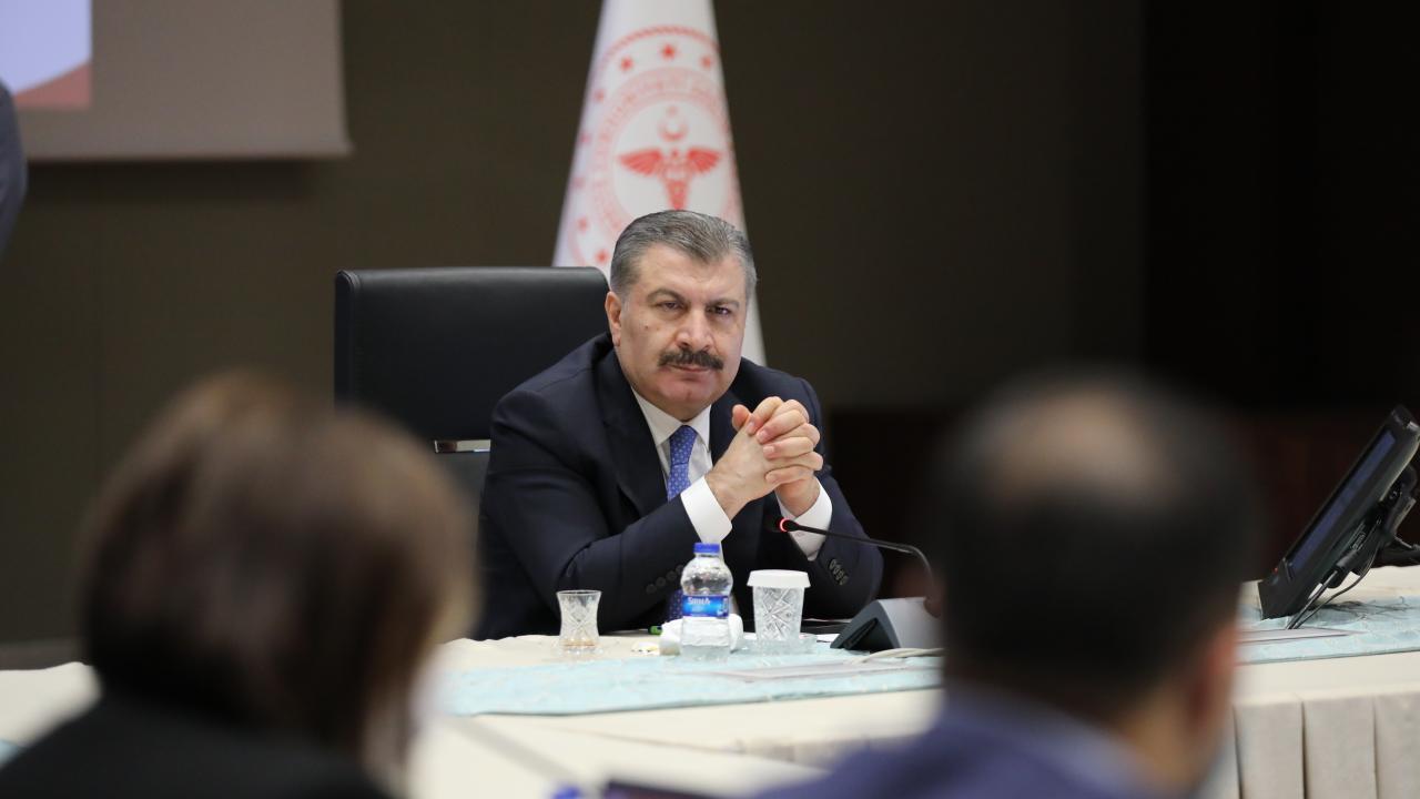 İlk aşı Bakan Koca`ya yapıldı