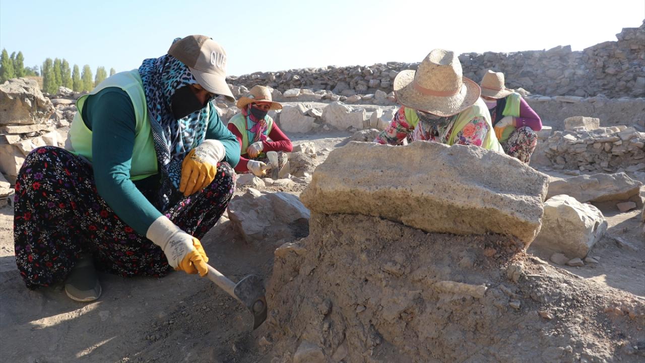 Bazı mekanlar yangında zarar görmüş