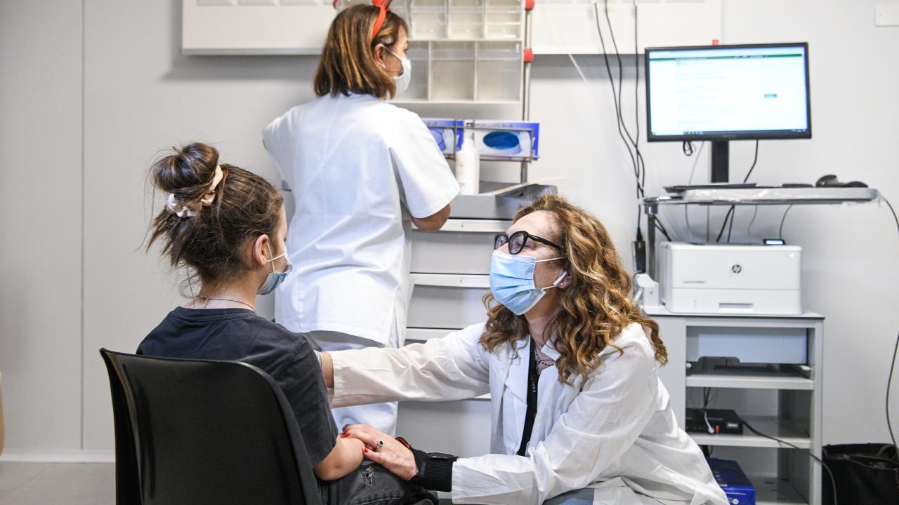 250 bin çocuk COVID-19 geçirdi