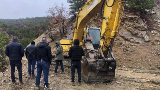 Nallıhanda kaçak kazıya suçüstü: 10 gözaltı