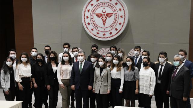 Bakan Koca tıp öğrencileriyle buluştu