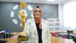 Meslektaşlarının gelişimine katkı sağlayan Baran öğretmene ödül