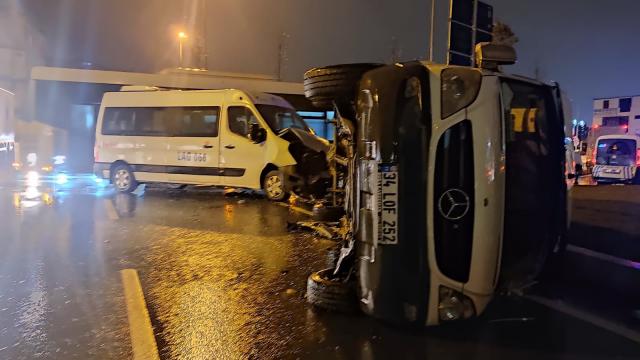 İstanbul'da iki servis minibüsü çarpıştı: 1 yaralı