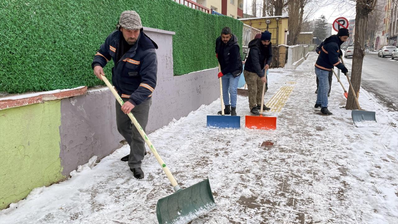 Ağrı yeniden kara büründü.