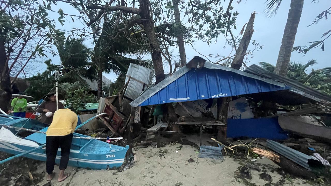 AĞAÇLAR DEVRİLDİ, SU BASKINLARI OLDU