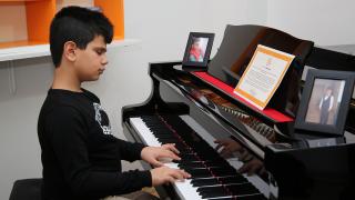 'Kusursuz kulak' Bager'in piyano hayali gerçek oldu