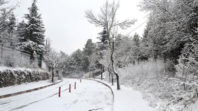 Kütahyada kar yağışı etkisini gösterdi
