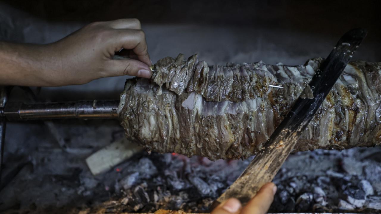 Geziye "cağ kebabı" molası
