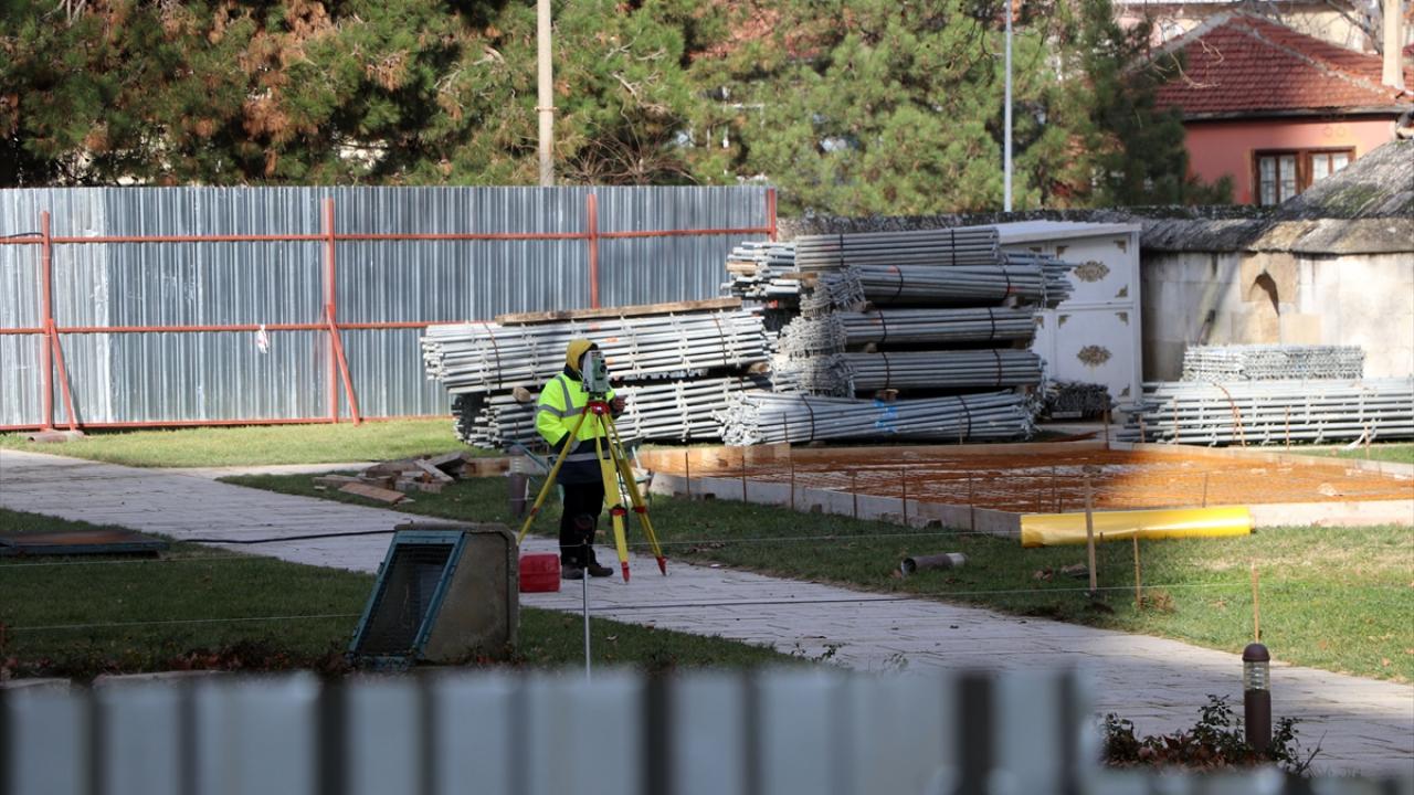 Ağaçlar restorasyonu saksıda bekleyecek