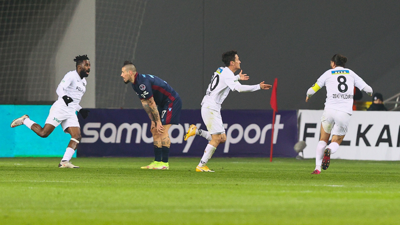 Trabzonspor İzmir'den 3 puanla döndü