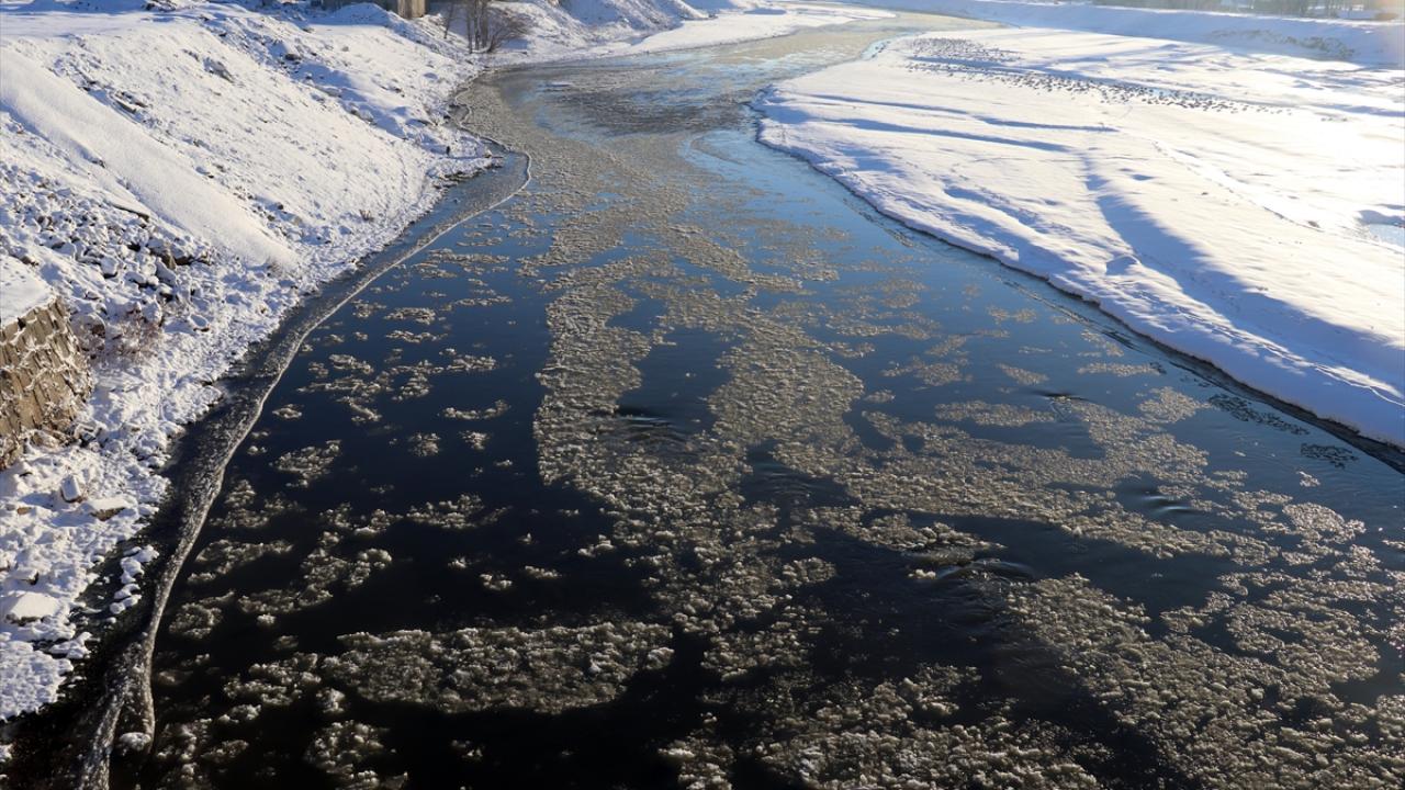 Ağrı buzun etkisinde